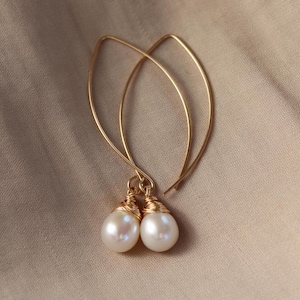 Long minimal pearl drop earrings gold, minimalist Pearl earrings, dainty pearl earrings, natural freshwater pearl jewelry gift for her