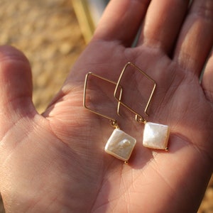 Modern geometric pearl earrings, handmade jewelry, freshwater pearl dangle earrings, bridesmaid gift, dangling pearl earrings, gift for her image 4