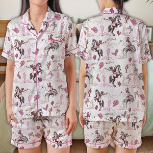 Western Cowgirl Satin Pajama Set, Rodeo Horse & Cactus Print Sleepwear, Pink Country Girl Short Sleeve Button Up Loungewear Gift For Women