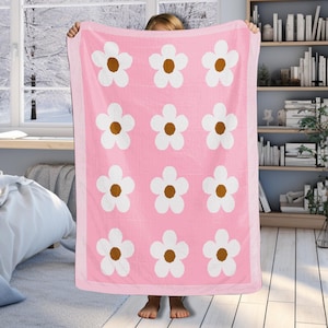 Hand-Embroidered Knit Blanket White Daisy Flower Knitted Baby Blanket Floral Knitted Blanket Baby Shower Gift For Baby Newborn Baby Girls