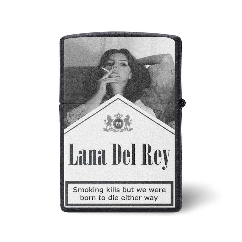 Aanstekerhoes – Lana Del Rey Gifts for Fans – Stijlvolle en duurzame aanstekerhoes met esthetisch ontwerp – Perfecte muziekliefhebber – Verzamelaarscadeau Matte Black
