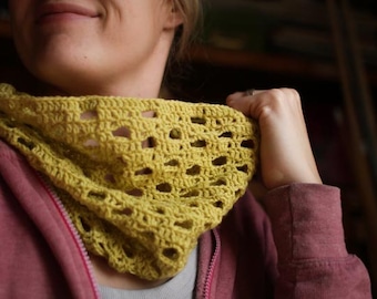 Crochet Cowl Pattern - Clementine Cowl