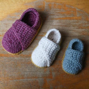 Crochet Pattern Little Wrap Slippers newborn to toddler image 3