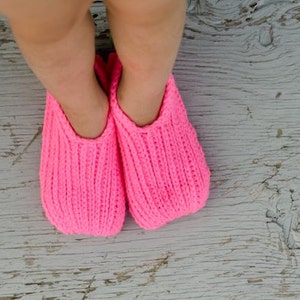 Instant Download - Crochet Pattern - Knit look Slippers (Child size 1 to Adult Woman Size 12)