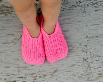 Instant Download - Crochet Pattern - Knit look Slippers (Child size 1 to Adult Woman Size 12)