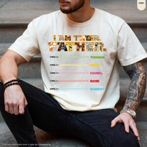 Camiseta Comfort Colors® personalizada "Soy su padre", camiseta infantil personalizada con nombre y sable de luz, camiseta de Star Wars para papá, camiseta "Vida de papá", camiseta del Día del Padre imagen 9