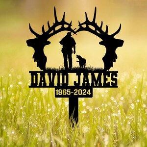 Personalized Hunting Memorial Plaque Stake: In Loving Memory of Dad. Perfect for honoring a hunter’s legacy. Ideal sympathy gift for family