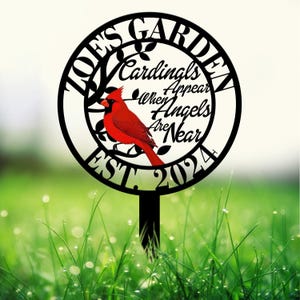 Cardinals Appear When Angels Are Near” Metal Stake. Custom Name Sign, Bird Metal Art. Perfect for gardeners, memorials, and heartfelt gifts.