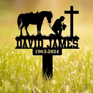 Cowboy personalizado ajoelhado na estaca memorial Cross - Presente de condolências ideal e placa de túmulo com tema country western.
