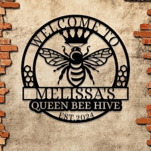 Custom Bee Farm Sign: Personalized Honey Bee Decor for Garden, Welcome Family Bee Sign. Perfect Gift for Gardeners & Beekeepers.