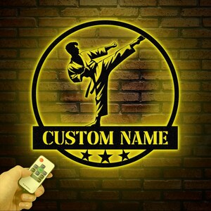 Aangepaste metalen muurkunst jongen karate met ledverlichting, bord vechtsport, bord kid karate, verjaardagscadeau voor zoon, decor kinderkamer, inrichting kinderkamer