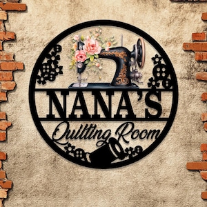 Gepersonaliseerde bloemen Nana Naaikamer metalen bord: dit custom quiltbord is perfect voor de inrichting van een naaikamer.