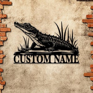 Kundenspezifisches Alligator Metallschild mit LED-Licht. Personalisierte Krokodil Namensschild für Kinderzimmer oder Sumpf Dekor. Perfektes Einweihungsgeschenk