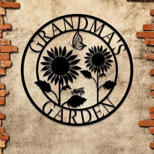 Personalized Sunflowers Garden Sign – custom metal decor for outdoor spaces. A thoughtful, lasting gift for garden lovers