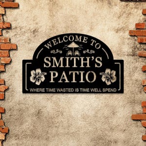 Personalized Tropical Patio Sign: Welcome guests to your backyard pool oasis with palm tree & beach decor. Perfect gift for summer lovers!