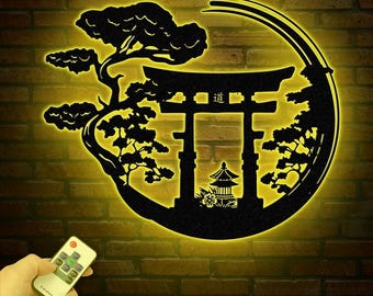 Bonsai Baum mit Torii Tor Metallwanddekor, japanisches Schlafzimmer Dekor, inspirierende Wandkunst, Sanmon Bonsai Baum Zeichen, japanisches Wohndekor