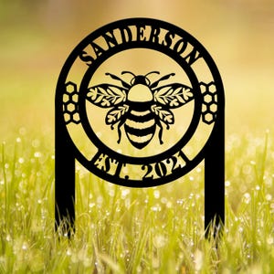 Custom Bee Garden Sign: Personalized family name bee metal sign. Perfect for garden decor and bee enthusiasts. Ideal gift for beekeepers.