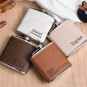 Set di fiaschetta e tazze in pelle personalizzate, regalo per testimone di nozze con nome inciso, regali unici per la proposta di matrimonio e l'addio al celibato.