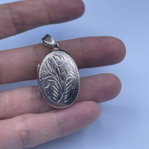 Locket Pendant, Silver Locket, Oval Locket, Etched Locket, Photo Necklace, Keepsake Necklace, Large Locket, Antique Locket, C124