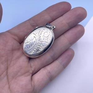 Large Locket Pendant, Silver Locket, Oval Locket, Etched Locket, Photo Necklace, Keepsake Necklace, Large Locket, Antique Locket, C125