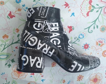 Stivali vintage Margiela in pelle fragile con rivestimento in plastica, caviglia riparata, taglia 36,5, calzata aderente, tacco basso