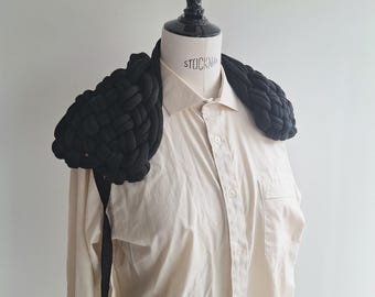 Marijke de Ley shoulderpads artwork by unique item Circlepiece 1985 adjustable fantasy knitwear collar creative piece Dutch artist