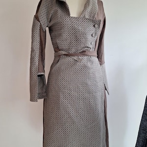 rare button-down jurk geüpcycled met dries van noten linnen kruisen geweven jas grijs bruin vintage wol middeleeuws cos play antwerpen NotThatSexy