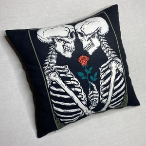 The Lovers Tarotkaart ontworpen decoratief sierkussen, uniek kussendecor voor huisdecoratie, gotische woondecoratie, housewarmingcadeau