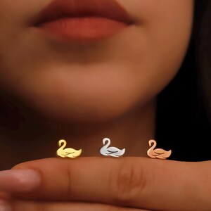 Single Willow Swan Stud Earring 14K