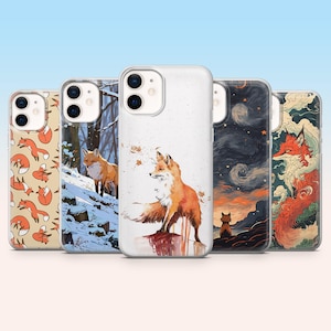 Pode incluir: Uma coleção de cinco capas de telemóvel com ilustrações de raposas. As capas apresentam vários estilos artísticos, incluindo um padrão repetido de raposas, uma cena de inverno e pinturas em aquarela de raposas em diferentes ambientes. As capas são transparentes.