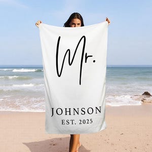 Mr & Mrs Beach Towel, Custom Couple Beach Towel, Newlywed Gift, Name Pool Towel, Just Married Bride Gift, Wedding Gift, Honeymoon Gifts
