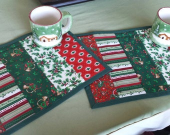 Christmas placemats mug rugs snack mat tree holly red green brass horn small table topper