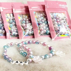 Set de pulseras DIY con nombres para niños | Pulsera de cuentas para hacer tú mismo| Bolso fiesta cumpleaños infantil diseño sirena en tonos pastel