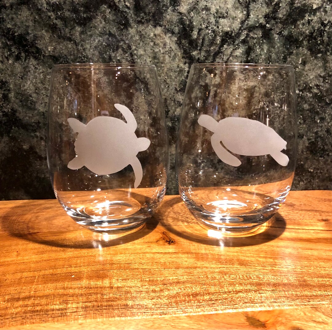 Free Shipping Set of 2 or 4 Sea Turtle Wine Glasses,custom Etched