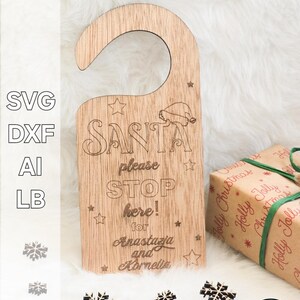 Santa Stop Here Türhänger – Digitale Datei SVG DXF AI Lightburn – Weihnachtsdekoration für Kinderzimmer – Personalisieren Sie für den Besuch des Weihnachtsmanns