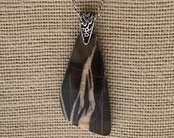 Piedra de cebra marrón y blanca con collar de cadena