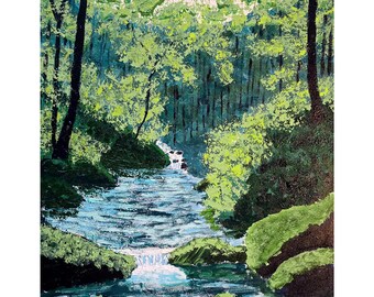Puede incluir: Pintura acrílica de una escena de bosque con un arroyo. La obra presenta un arroyo azul que fluye, un exuberante follaje verde y troncos de árboles oscuros. La pintura tiene un estilo texturizado e impresionista, con pinceladas visibles.