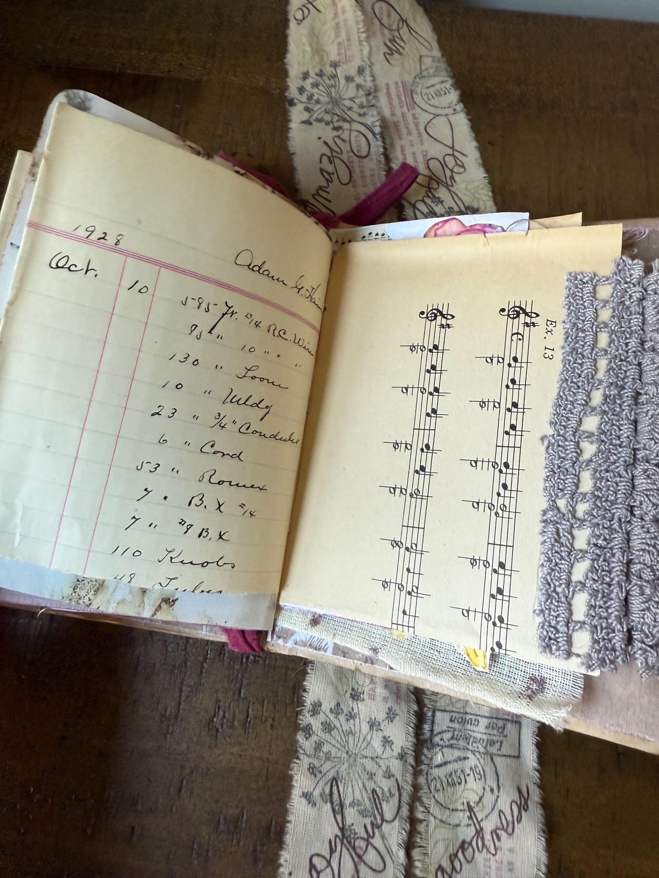 手押しスタンプで装飾されたヴィンテージのジャンクジャーナル