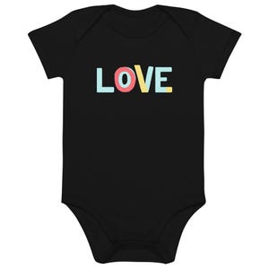 Body Love Baby / Letras de colores en bloque / Body de algodón orgánico para bebés recién nacidos y niños pequeños