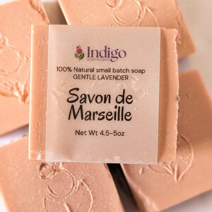 Saponetta Savon de Marseille - Lavanda delicata, completamente naturale, fatta a mano per corpo e viso, piccola quantità, sapone lavorato a freddo.