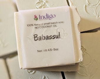 SEM ÓLEO DE COCO - Babaçu! Sabonete em barra artesanal, totalmente natural, para corpo e rosto, produzido em pequenos lotes pelo processo a frio.