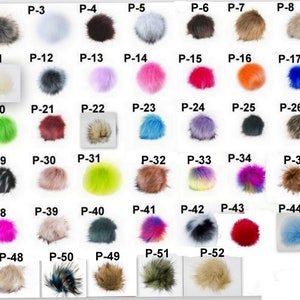 Könnte beinhalten: Eine Sammlung von 52 Kunstfell-Pompons in verschiedenen Farben, darunter Schwarz, Weiß, Grau, Braun, Rosa, Blau, Grün, Gelb, Orange und Rot. Die Pompons sind in Reihen angeordnet und mit Nummern von P-1 bis P-52 beschriftet.