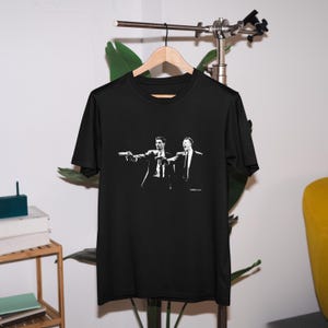 Camiseta estilo Pulp Fiction de Fabian Schar y Dan Burn / Camiseta Newcastle / Nufc / Camiseta Geordie / Camiseta divertida de fútbol / Newcastle United imagen 2