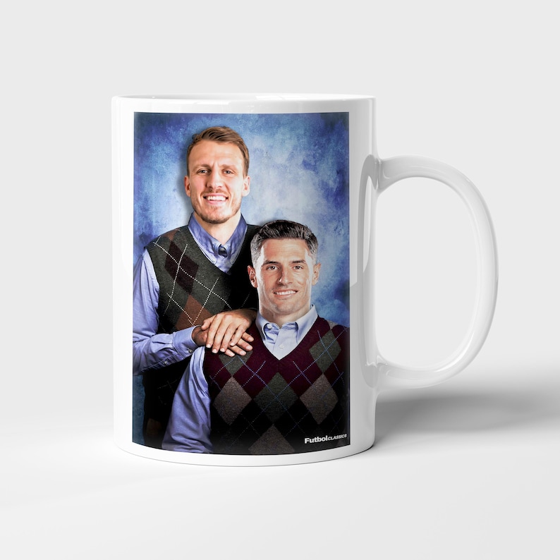 Dan Burn & Fabian Schar-mugg | Inspirerad av Newcastle United | NUFC | Burn och Schar | Fotbollsmugg | Fotbollsmugg | Fotbollspresent | Toon Army bild 1