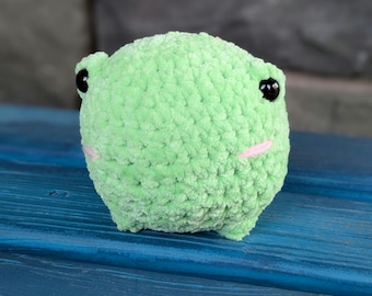 Rana de peluche amigurumi de ganchillo gruesa hecha a mano