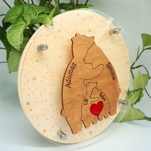 Personalisierte Familien-Holztafel Bärenfamilie| Einzigartige Wanddeko mit schwebender Optik| Holzschild mit Familiennamen| Mama, Papa, Kids
