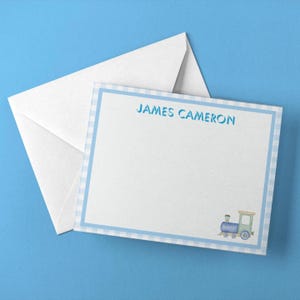 Papelería personalizada con diseño de tren de cuadros azules para niños: tarjetas de notas personalizadas con nombre, notas de agradecimiento para baby shower o tarjetas festivas