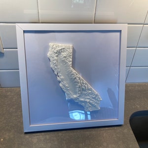 3D-geprinte topografische staten: gepersonaliseerde kleurencombinaties op een lijst van 10 x 10 inch