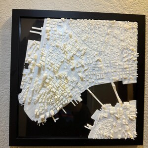 3D Gedruckte Karte von Manhattan in 13x13 Zoll Holzrahmen - Bankenviertel & Brooklyn - Einzigartige Wandkunst, Individuelle Stadt Karte, Modernes Wohndekor