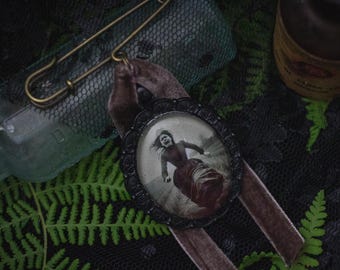 Terrified Running Woman Victorian Brooch with Kilt Pin and Velvet Ribbon, Witch Hat Accessory, Halloween Accessory, Witchcore Jewelry